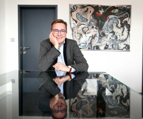 Doc. MUDr. Roman Šmucler, CSc., přednosta Asklepionu a prezident ČSK, povede světovou stomatologii směrem k Praze